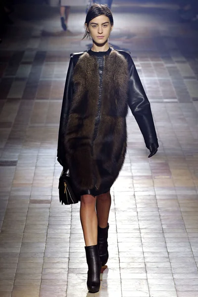 Look 25